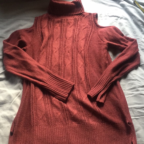 Turtleneck sweater with cold shoulder detail sizeM